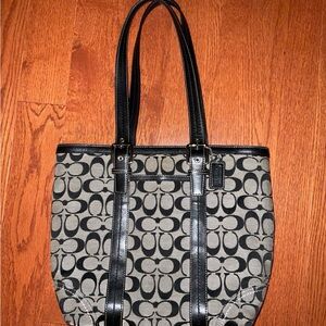 COACH SIGNATURE MEDIUM TOTE BAG